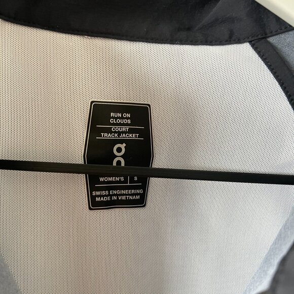 **BRAND NEW** On Running Court Track Jacket - Picture 3 of 8